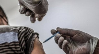 60 годишен мъж от Колумбия се е ваксинирал 7 пъти срещу