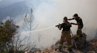 Полиция и огнеборци предприемат общи действия срещу пожарите в страната