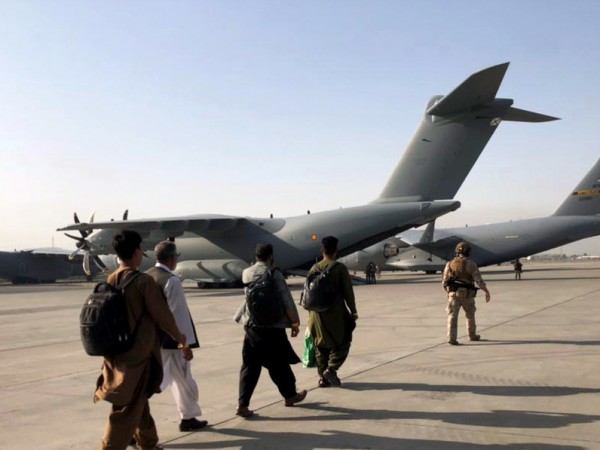 Експлозия е избухнала пред международното летище "Хамид Карзай" в афганистанската
