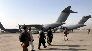 Експлозия е избухнала пред международното летище Хамид Карзай в афганистанската