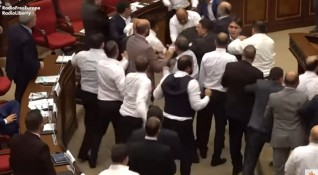 В парламента на Армения се стигна до масов бой Това