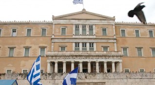 Гръцкото правителство обсъжда задължително ваксиниране не само на здравните работници