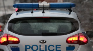 Полицията задържа двама мъже нападнали с колове и брадви офис