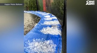 Градушка и поройни дъждове удариха Пловдивско Ледени зърна които бяха