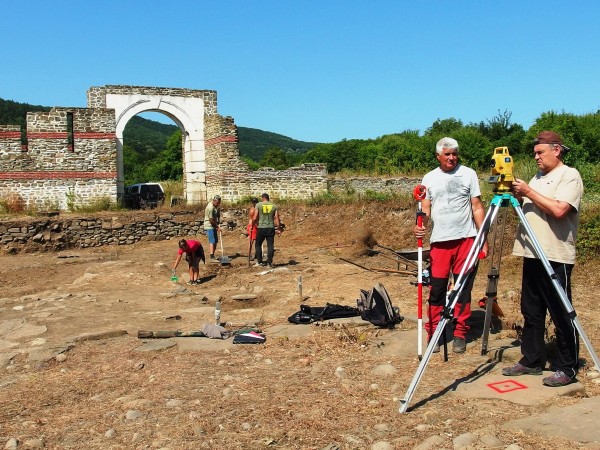 Завърши поредната археологическа експедиция при римския крайпътен комплекс Состра до