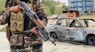 Талибаните поеха днес пълен контрол върху международното летище в Кабул