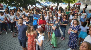 Снимка Димитър Кьосемарлиев Dnes bgРодители протестираха за присъствето обучение на децата