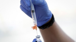 Лекари в Пловдив отказали да ваксинират 12 годишно момче Началото на новата