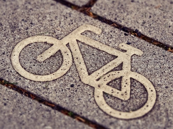12-годишно момиче с колело е било блъснато от товарен автомобил