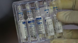 Руският институт Гамалея е одобрил за употреба 550 000 ваксини