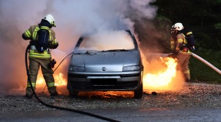 Пожар на два автомобила е станал тази нощ в столинчния