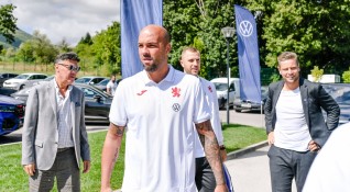 Селекционерът на националния ни отбор Ясен Петров се колебае за