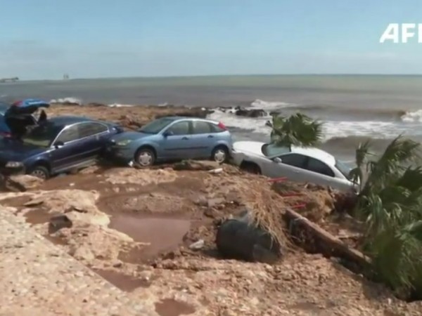 Домове и търговски обекти в североизточния испански град Алканар пострадаха