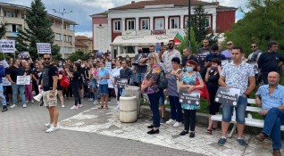 Ресторантьори излязоха на протестно шествие във Велико Търново Причината за