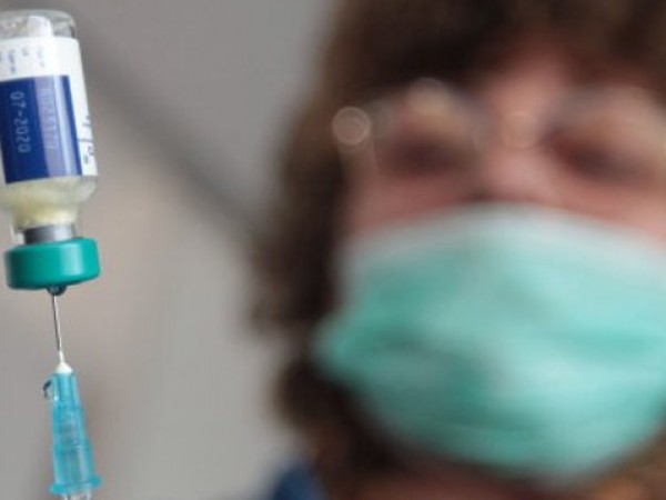 Консултативният комитет на Великобритания по ваксинациите (JCVI) заяви, че здравите
