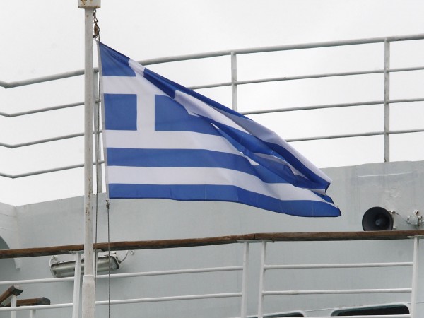 Силни ветрове спряха фериботите в Гърция. Туристическите агенции съветват гражданите