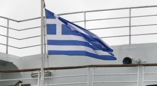 Силни ветрове спряха фериботите в Гърция Туристическите агенции съветват гражданите