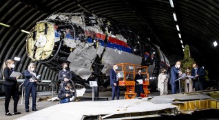 Семействата на 298 души убити при свалянето на полет MH17