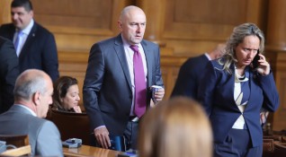 Депутатите гласуват за трети път текстове от актуализацията на бюджета