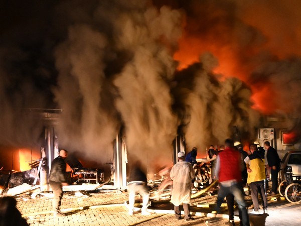 Най-малко 10 души са загинали при пожар, избухнал в модулна