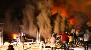Най малко 10 души са загинали при пожар избухнал в модулна