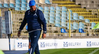 Треньорът на Левски Станимир Стоилов лично е звънял на Абел