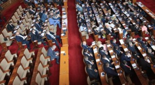 Повече от два часа депутатите в парламента спорят за актуализацията