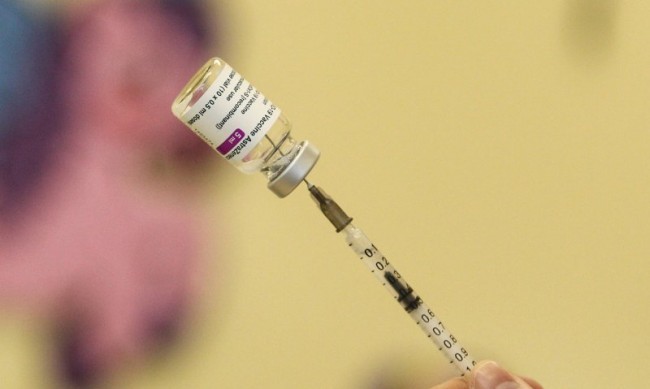 Експертите на МЗ: Да не се бърза с третата доза на ваксината 