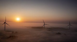 Ранно утро в парк с ветрогенератори в Дания Снимка БГНЕСПо