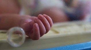 Бебе на 9 месеца е дало положителна проба за коронавирус