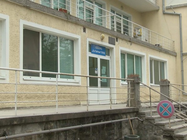 Белодробната болница във Велико Търново обяви възнаграждения от 4000 лева