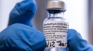Висши здравни служители на САЩ смятат че ваксината срещу COVID 19