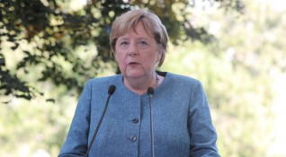 Германският канцлер Ангела Меркел призова германците да се ваксинират срещу