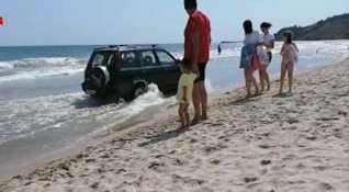 Сигнал за пореден автомобил паркирал на плажа по Черноморието Този