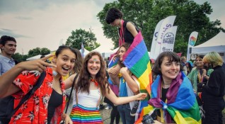 В резолюция относно правата на ЛГБТИ лицата в ЕС Европейският