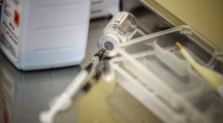 България разполага с цели 300 000 дози ваксини срещу коронавирус