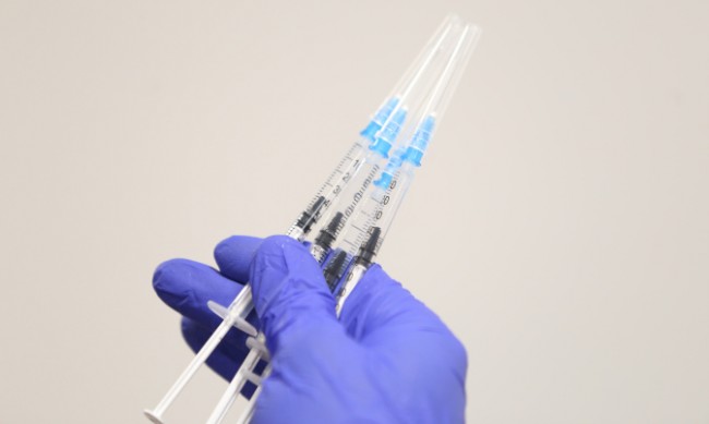 България дари 50 000 ваксини срещу COVID-19 на РСМ
