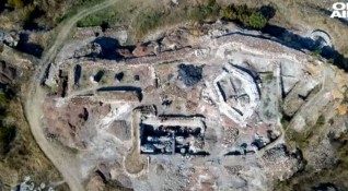 В крепостта Русокастро край село Дебелт са открити изключително ценни