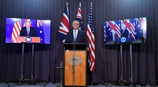 Франция извика посланиците си и в САЩ и в Австралия