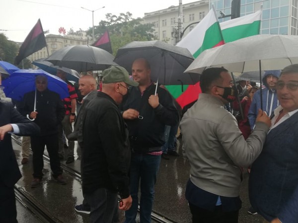 Протестна акция на ВМРО блокира предупредително кръстовището на бул. „Т.