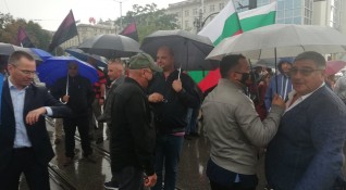 Протестна акция на ВМРО блокира предупредително кръстовището на бул Т