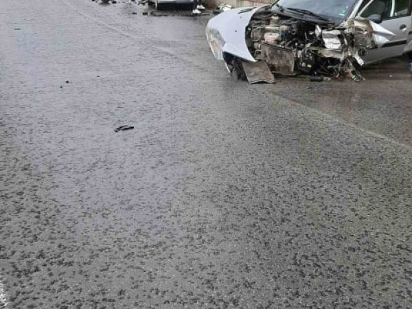 Четирима души пострадаха след челен удар на пътя Банско -
