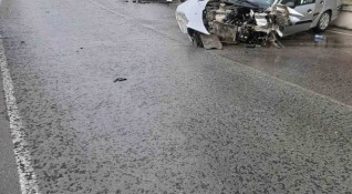 Четирима души пострадаха след челен удар на пътя Банско