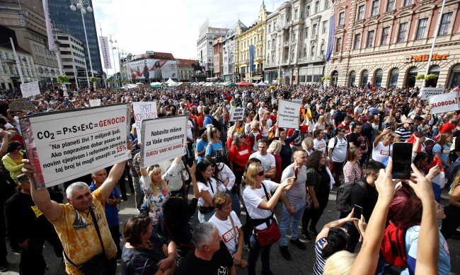 Хиляди на протест срещу Covid-мерките в Загреб