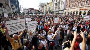 Няколко хиляди души излязоха на протест в столицата на Хърватия