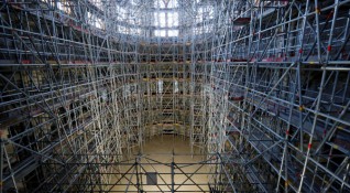 Укрепването на конструкцията на катедралата Нотр Дам в Париж която