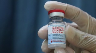 В Гърция ще поставят трета доза от ваксината срещу коронавируса