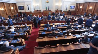 Парламентаризмът в България категорично се провали Демокрацията която обществото експлоатира