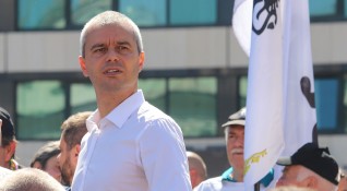 Възраждане издига председателя си Костадин Костадинов за кандидат президент на