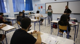Родители съдят учители в Гърция защото не допускат децата в